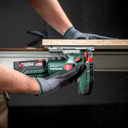 Metabo ST 18 L 90 Scie sauteuse sans fil 18 V 90 mm + 2x batterie 4,0 Ah + chargeur + Metabox