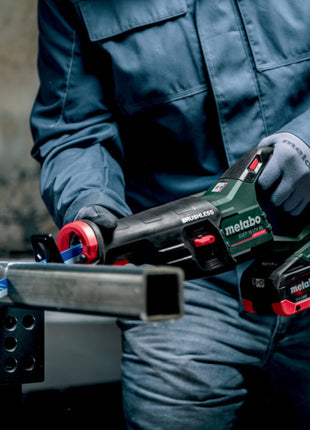 Metabo SSEP 18 LT BL Scie sabre sans fil 18 V 32 mm Brushless + 1x batterie LiHD 4,0 Ah + Metabox - sans chargeur