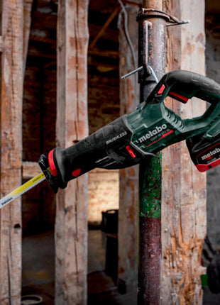 Scie sabre à batterie Metabo SSEP 18 LT BL 18 V 32 mm sans balais + 2 batteries LiHD 4,0 Ah + chargeur