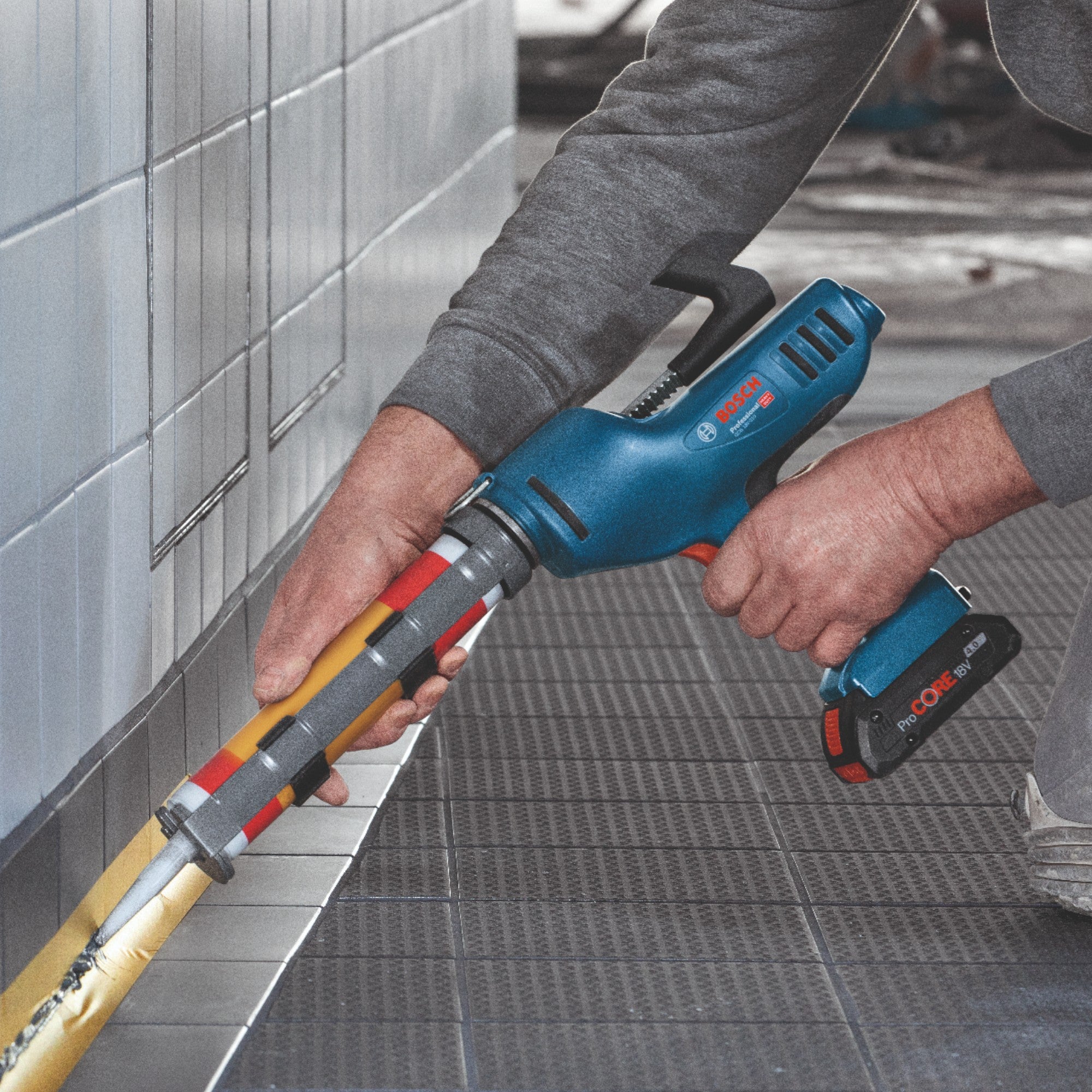 Bosch GCG 18V 310 Professional Akku Kartuschenpresse 18 V 310 ml 3 5 kN 2x Akku 5 0 Ah Ladegeraet 4 - toolbrothers