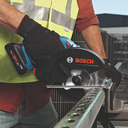 Bosch GKM 18V-50 Professional Scie circulaire portative sans fil pour le métal 18 V 136 mm Brushless + 2x batterie 4,0 Ah + chargeur + L-Boxx