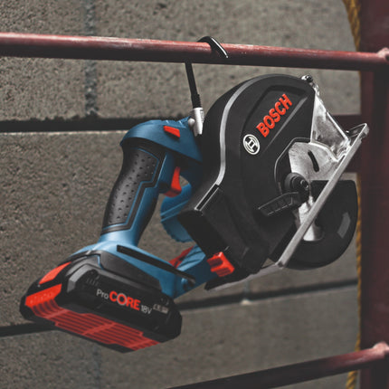 Bosch GKM 18V-50 Professional Scie circulaire portative métal sans fil 18 V 136 mm Brushless + 1x batterie ProCORE 4,0 Ah + chargeur + L-Boxx