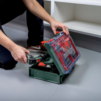 Metabo PowerMaxx SB Basic Set Perceuse-visseuse à percussion sans fil 12 V 34 Nm ( 600385710 ) + 2x batterie 2,0 Ah + chargeur + 41 pces. d'accessoires + coffret