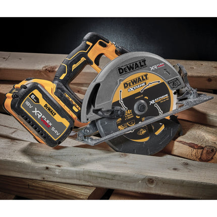DeWalt DCS 573 P2 Scie circulaire 18 V 190 x 30 mm Brushless + 2x batterie 5,0 Ah + chargeur
