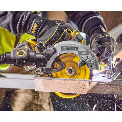 DeWalt DCS 573 T2 Scie circulaire 18 V 190 x 30 mm Brushless + 2x batterie 6,0 Ah + chargeur