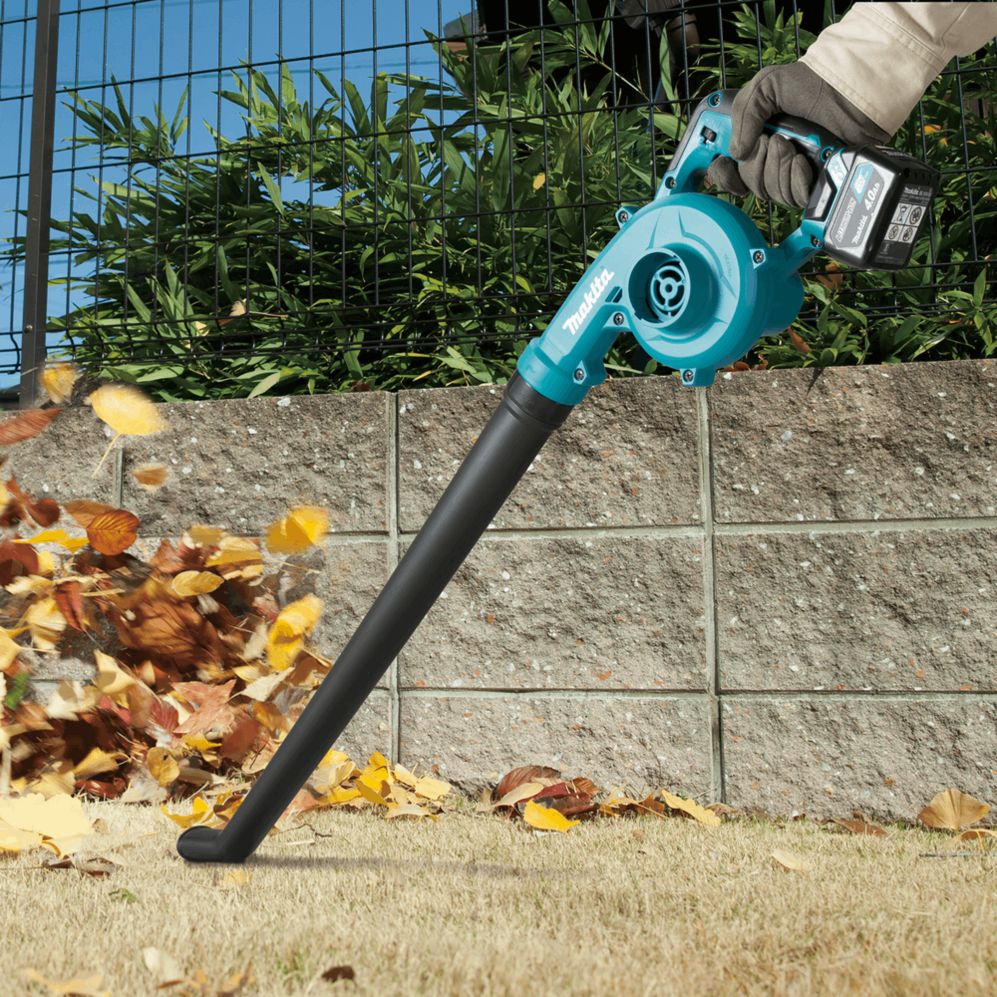 Makita UB 101 DSA Akku Geblaese 12 V max 2x Akku 2 0 Ah Ladegeraet 4 - toolbrothers