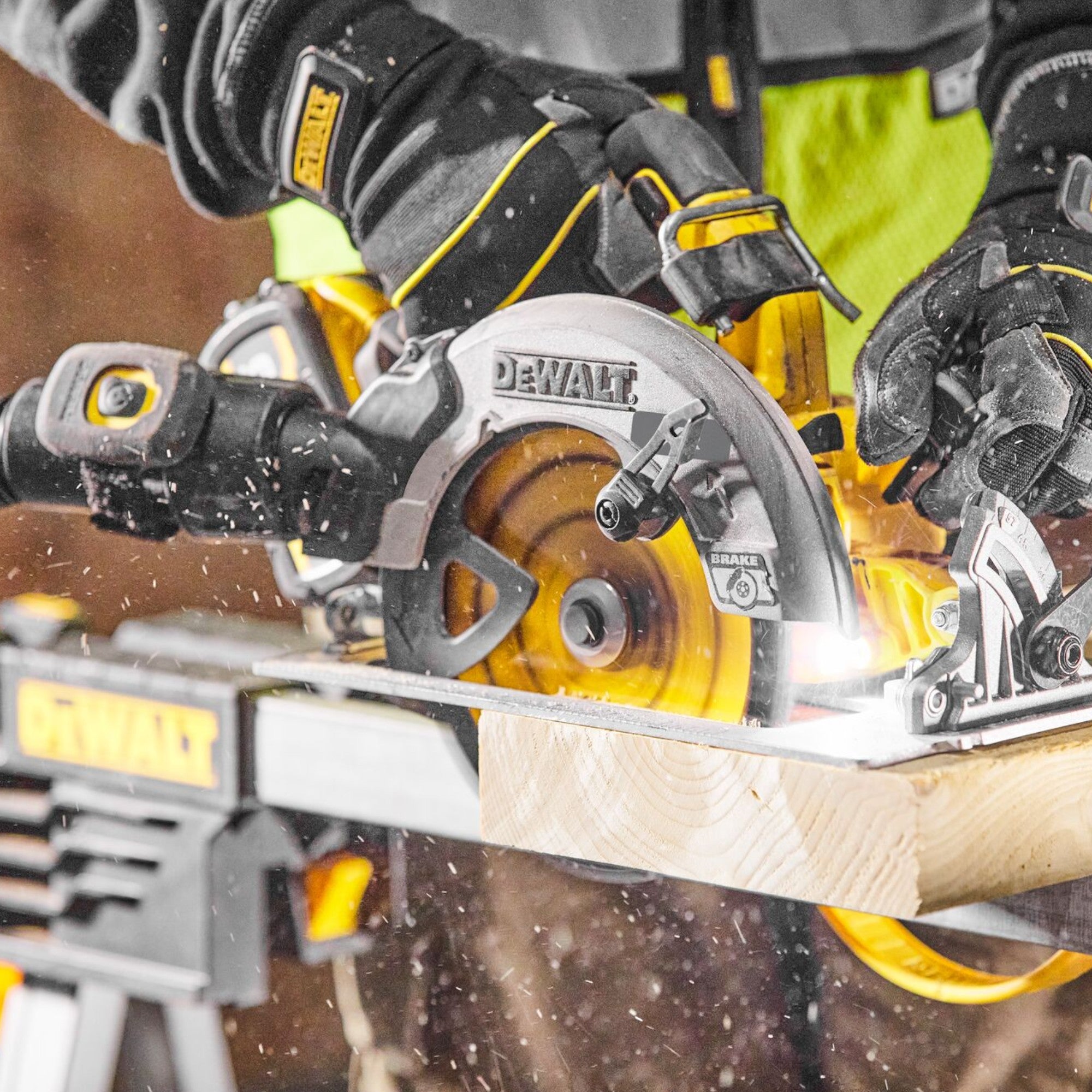 DeWalt DCS 573 Y2T Akku Handkreissaege 18 V 190 x 30 mm Brushless 2x Akku 12 0 Ah Ladegeraet TSTAK 4 - toolbrothers
