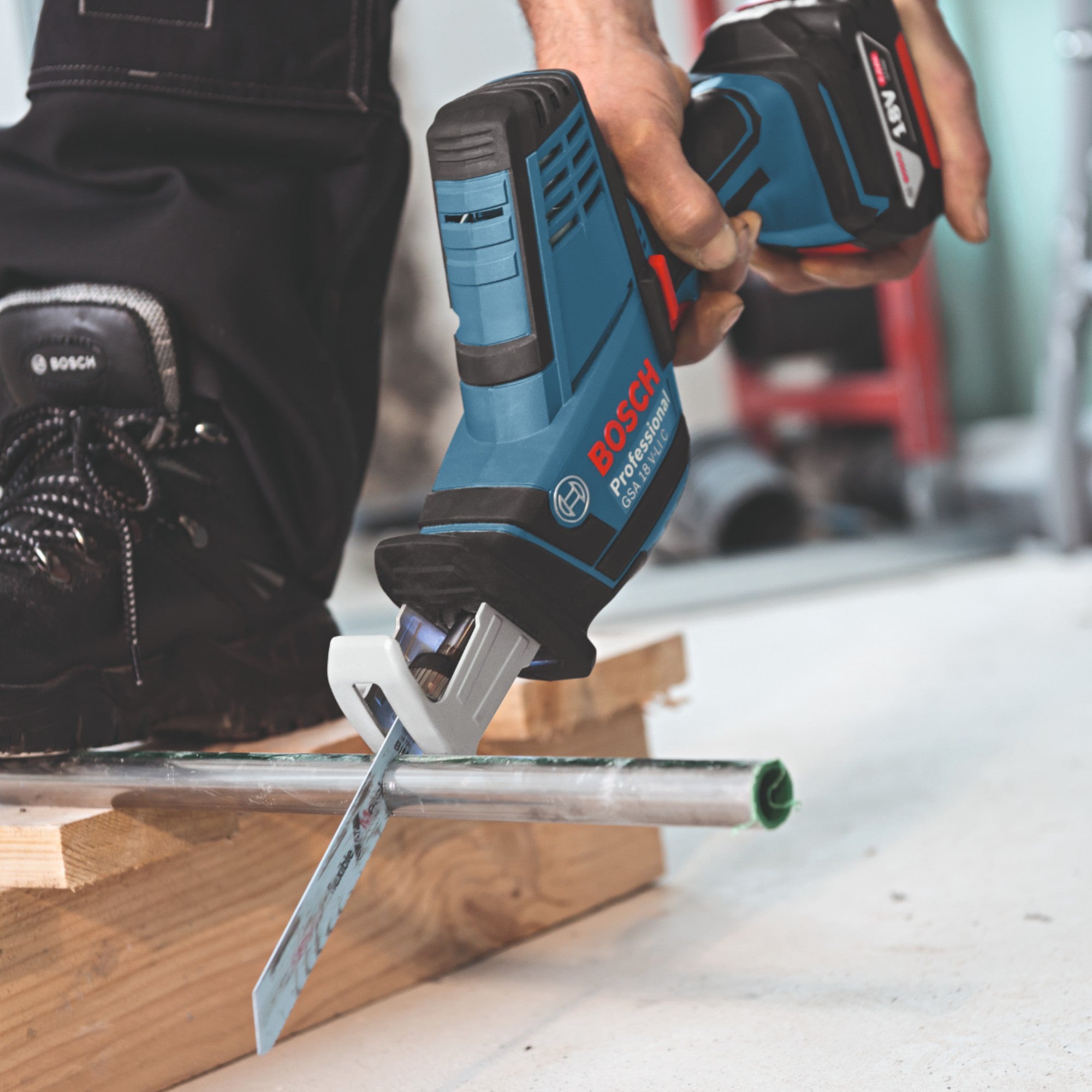 Bosch GSA 18V LI C Professional Akku Reciprosaege Saebelsaege 18 V 2x ProCORE Akku 4 0 Ah Ladegeraet 4 - toolbrothers