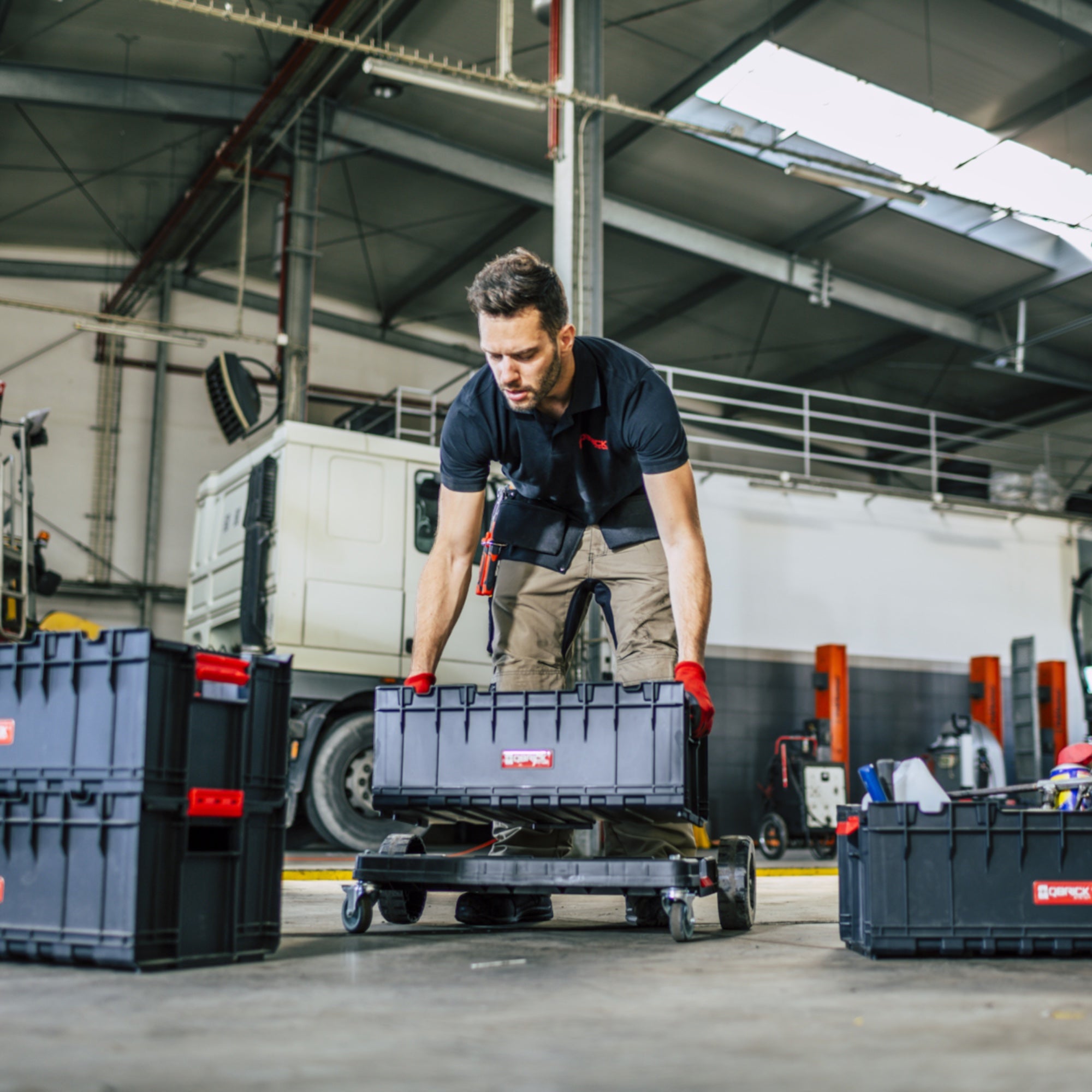Qbrick System ONE Box 1 0 Plus Stapelbehaelter 576 x 359 x 237 mm 35 l stapelbar alte Version Trennwaende 4 - toolbrothers