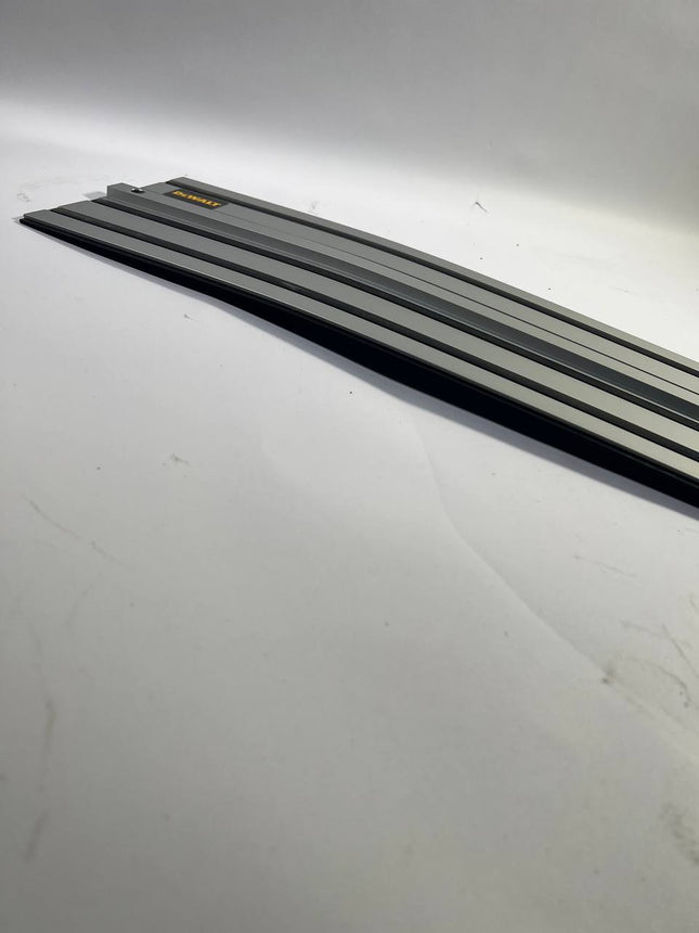 DeWalt DWS 5022 Fuehrungsschiene fuer Hand und Tauchkreissaegen mit 150 cm Laenge Beschaedigt 1 - toolbrothers