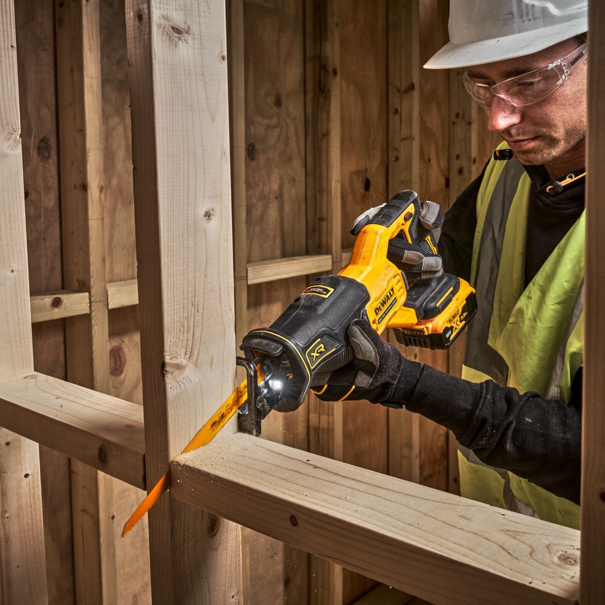 DeWalt DCS 382 M1 Akku Reciprosaege Saebelsaege 18 V Brushless 1x Akku 4 0 Ah Ladegeraet 3 - toolbrothers