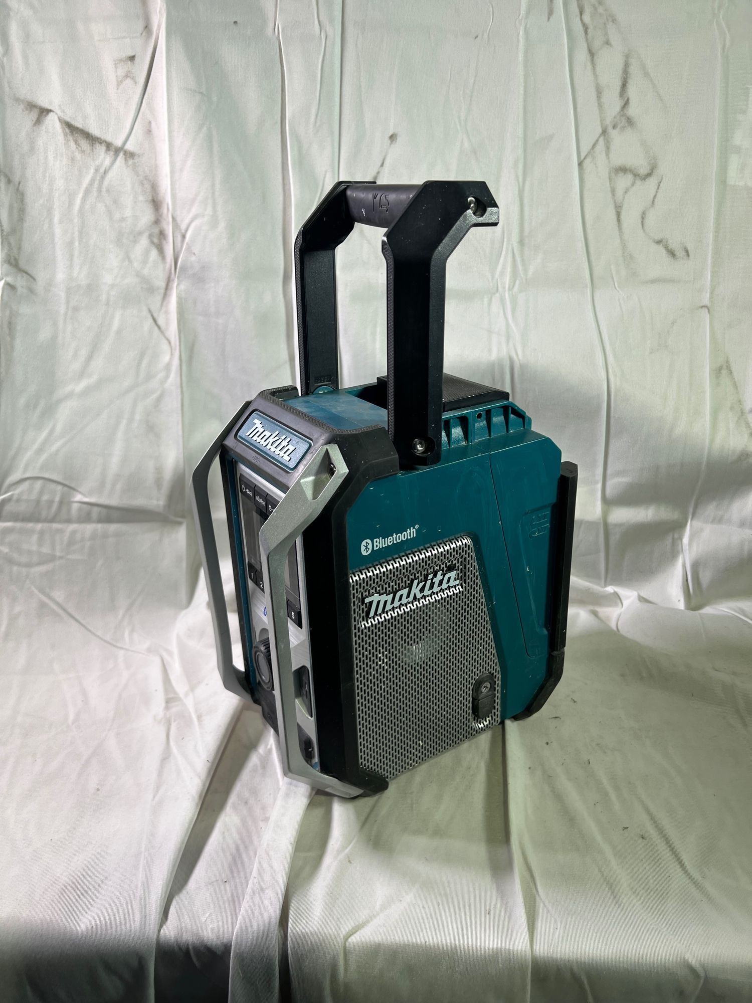 Makita DMR 114 Akku Baustellenradio 12 14 4 18 V AM FM Bluetooth IP 65 Reparaturgeraet 0 - toolbrothers
