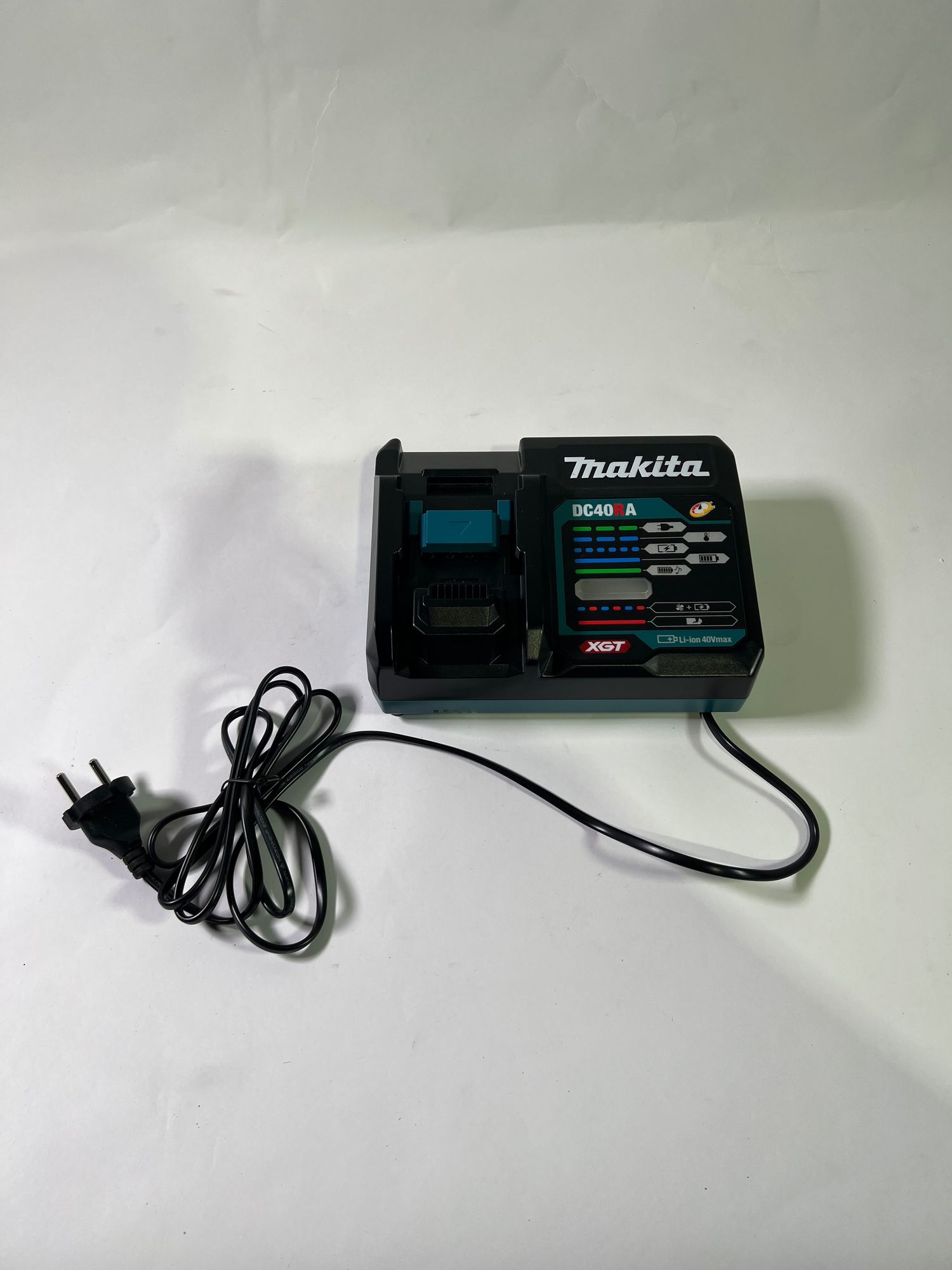 Makita DC 40 RA 40 V max Schnell Ladegeraet XGT LXT 191E07 8 fuer Li Ion Akku 14 4 V 18 V 40 V Reparaturgeraet 0 - toolbrothers
