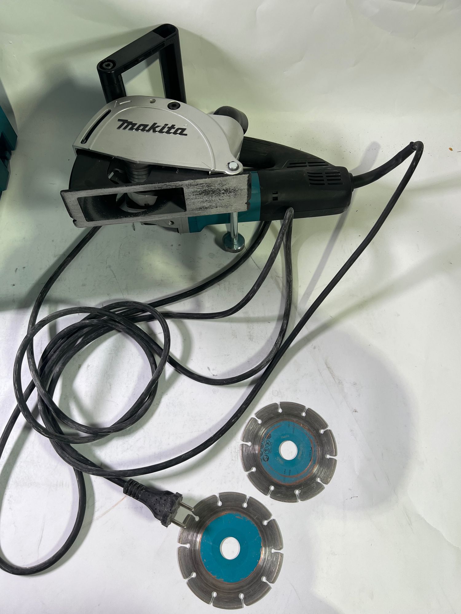 Makita SG 1251 J Mauernutfraese mit 1 400 Watt im Makpac 2 Diamantscheiben 125 mm Gebraucht 0 - toolbrothers