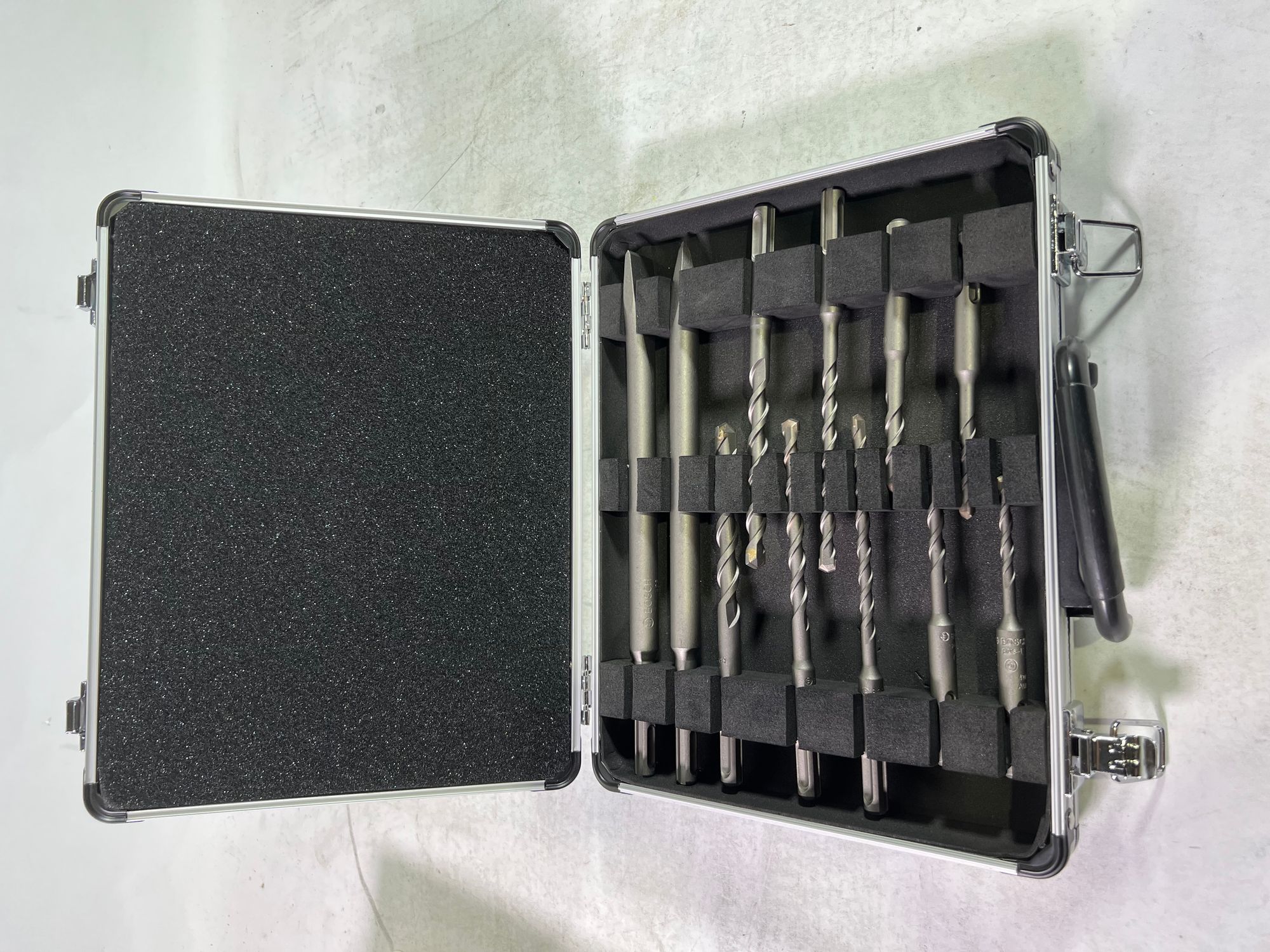 Bosch Meissel und Bohrer Set 11 tlg fuer SDS Plus in Alukoffer 2608578765 Leicht Gebraucht 0 - toolbrothers