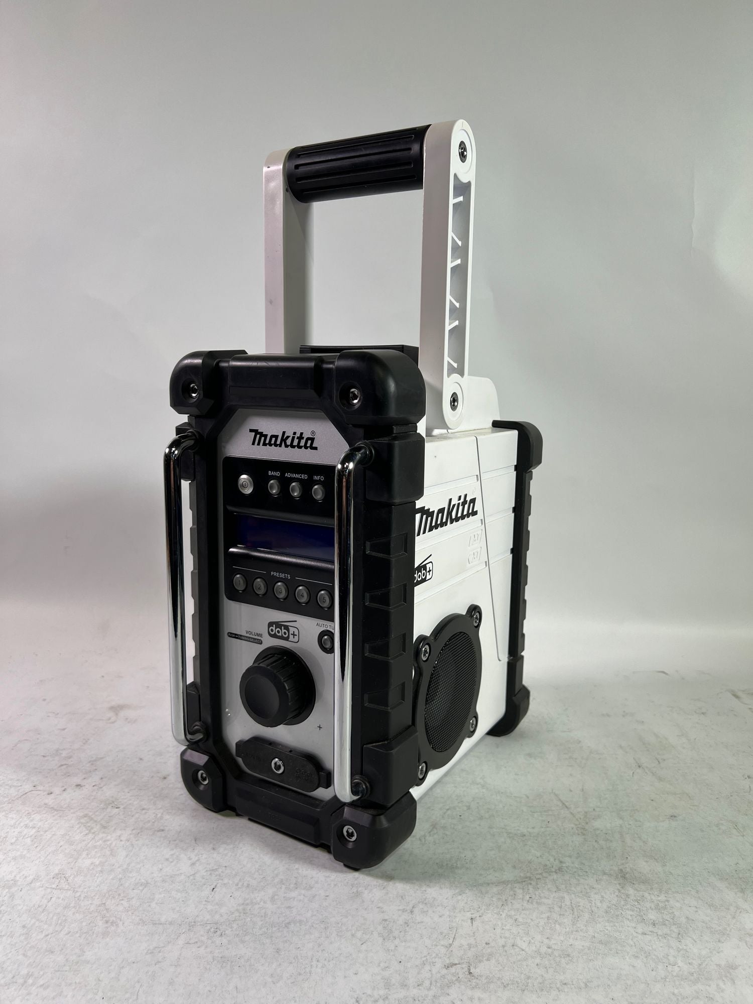 Makita DMR 110 NW Akku Baustellenradio 12 V 18 V IP64 DAB Solo ohne Akku ohne Ladegeraet Reparaturgeraet 0 - toolbrothers