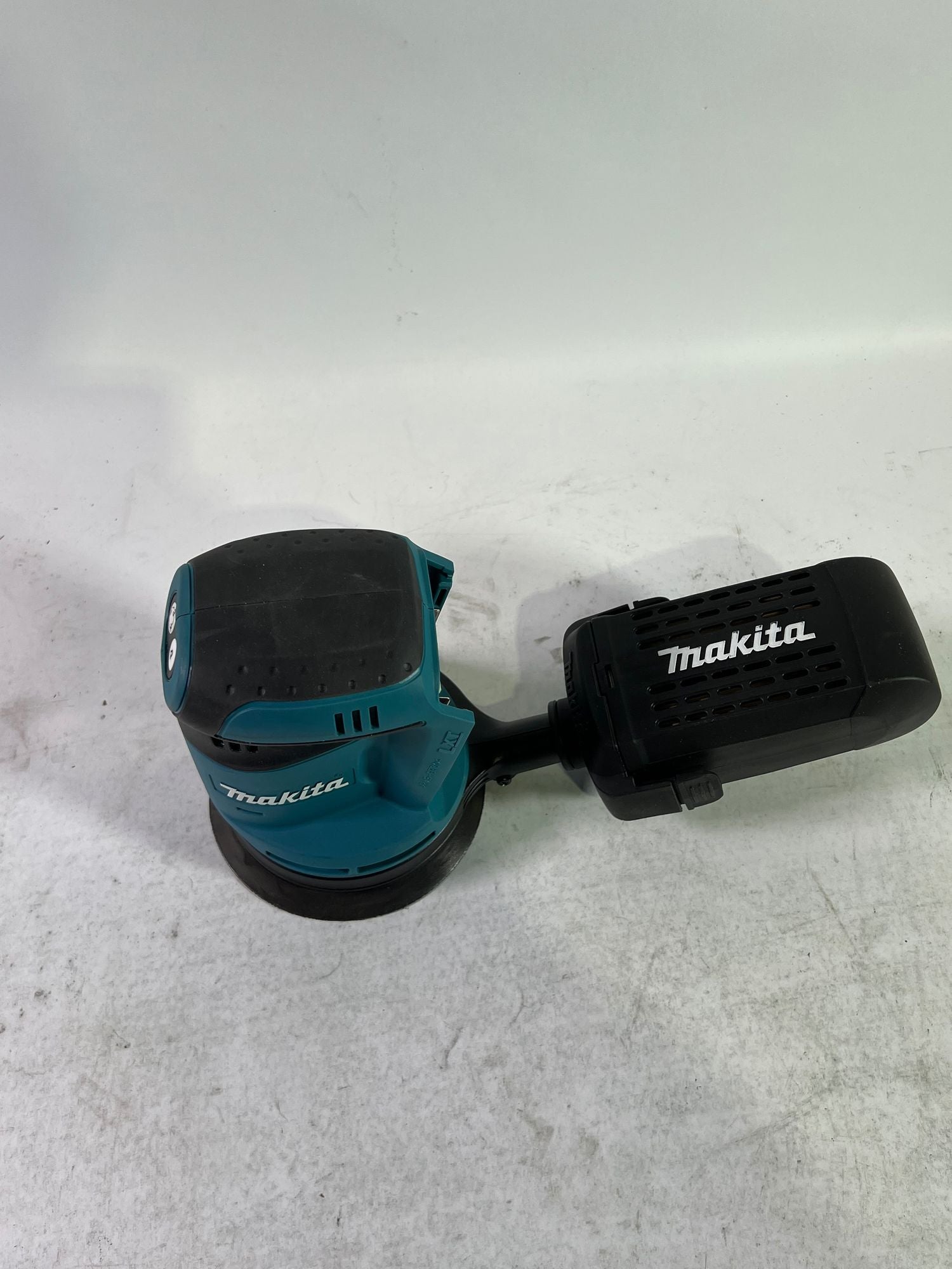 Makita DBO 180 Z Akku Exzenterschleifer 18 V 125 mm Solo ohne Akku ohne Ladegeraet Reparaturgeraet 2 - toolbrothers