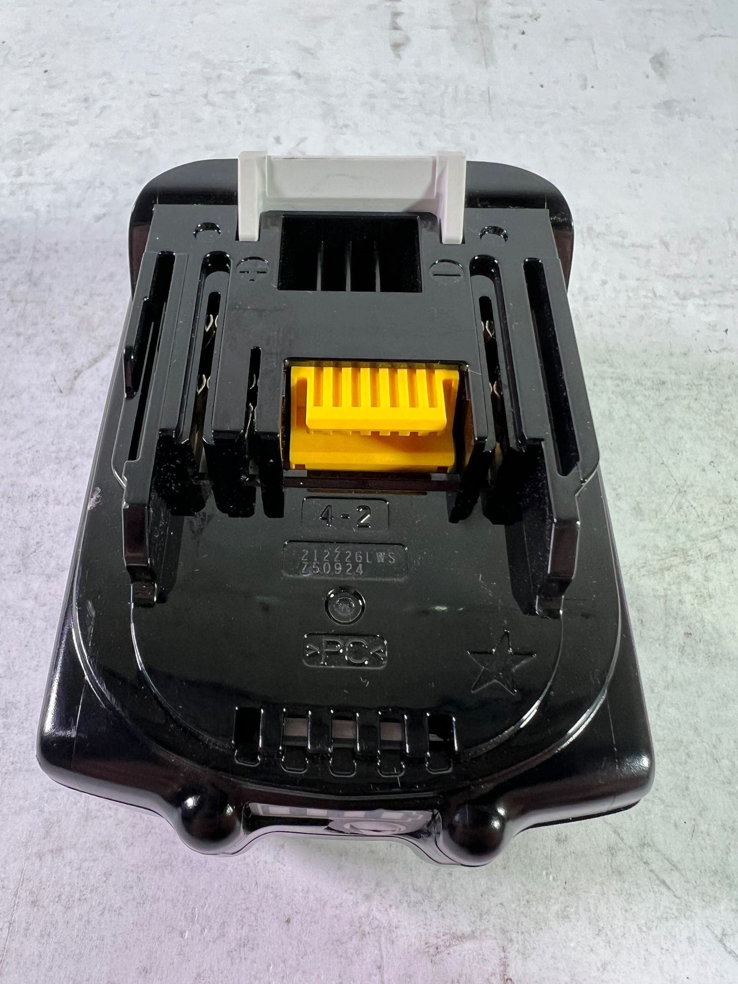 Makita BL 1850 B Li Ion Akku 18V 5 0 Ah 197280 8 632f15 1 mit LED Anzeige Nachfolger von 196672 8 Reparaturgeraet 1 - toolbrothers