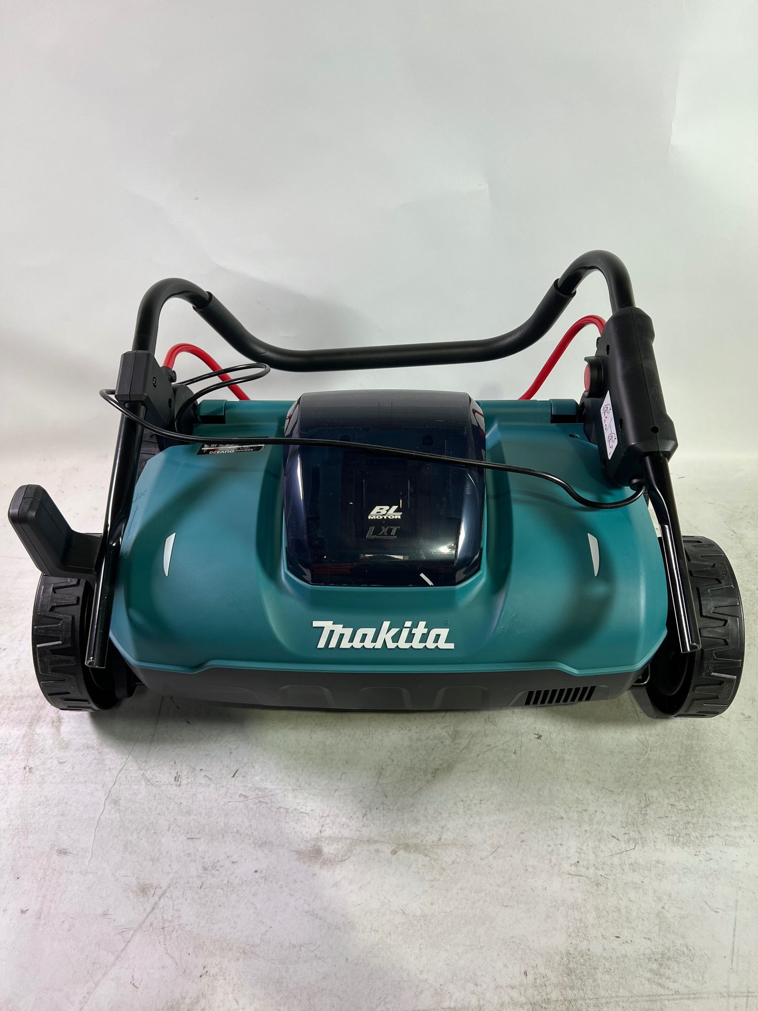 Makita DUV 320 Z Akku Vertikutierer 18 V 32 cm 30 l Brushless Solo ohne Akku ohne Ladegeraet OVP Beschaedigt 0 - toolbrothers