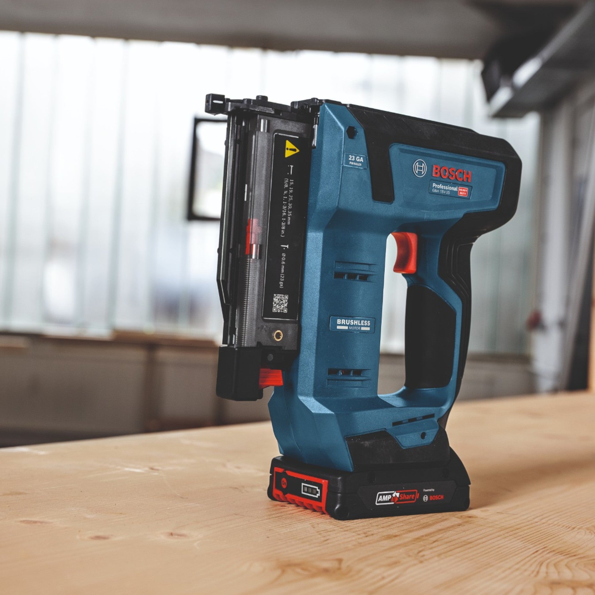 Bosch GNH 18V 35 Akku Holznagler 18 V 0 6 x 15 35 mm Brushless 1x Akku 2 0 Ah Ladegeraet 4 - toolbrothers