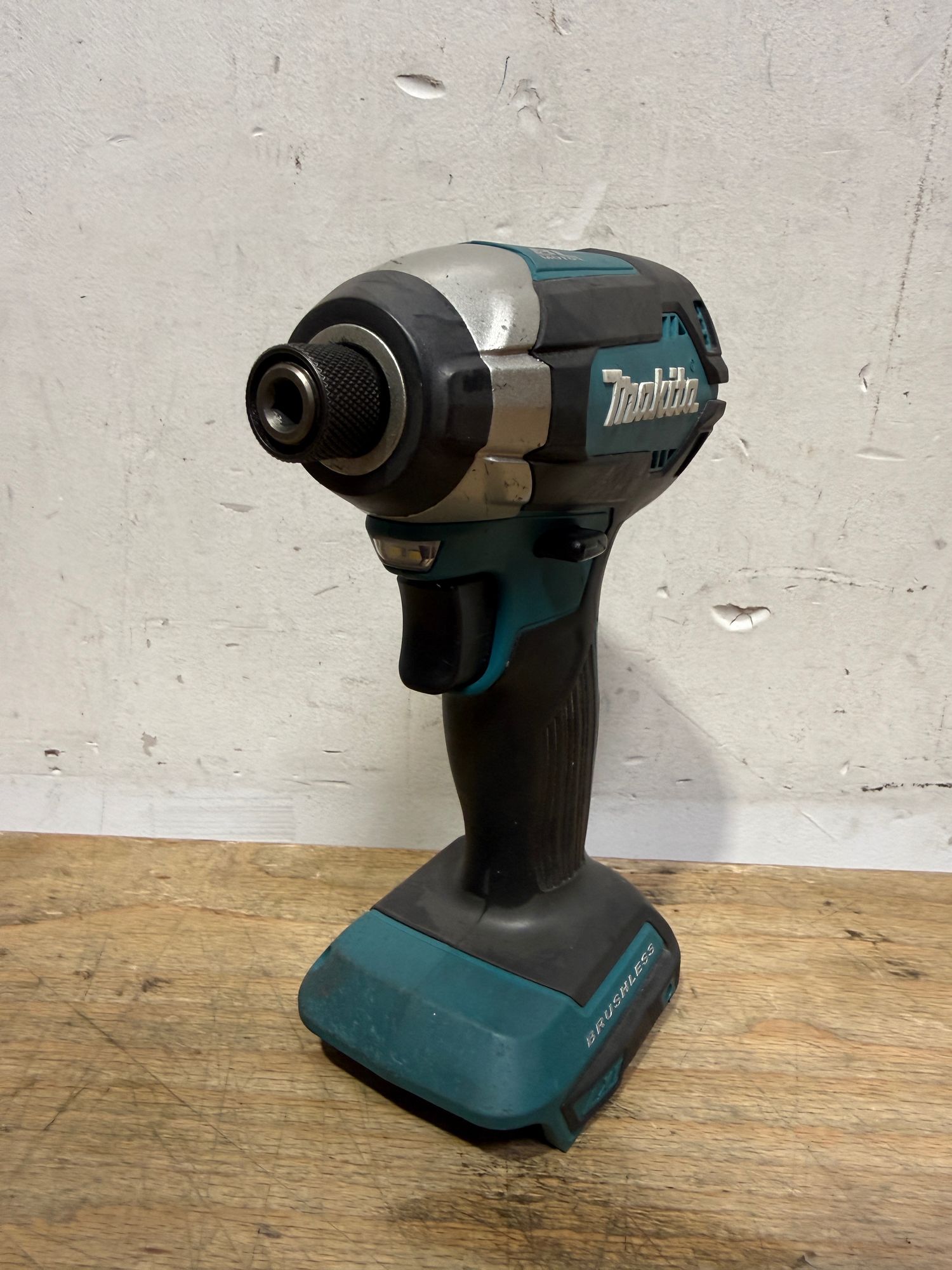 Makita DTD 153 Z Akku Schlagschrauber 18 V 170 Nm 1 4 Brushless Solo ohne Akku ohne Ladegeraet Gebraucht 0 - toolbrothers