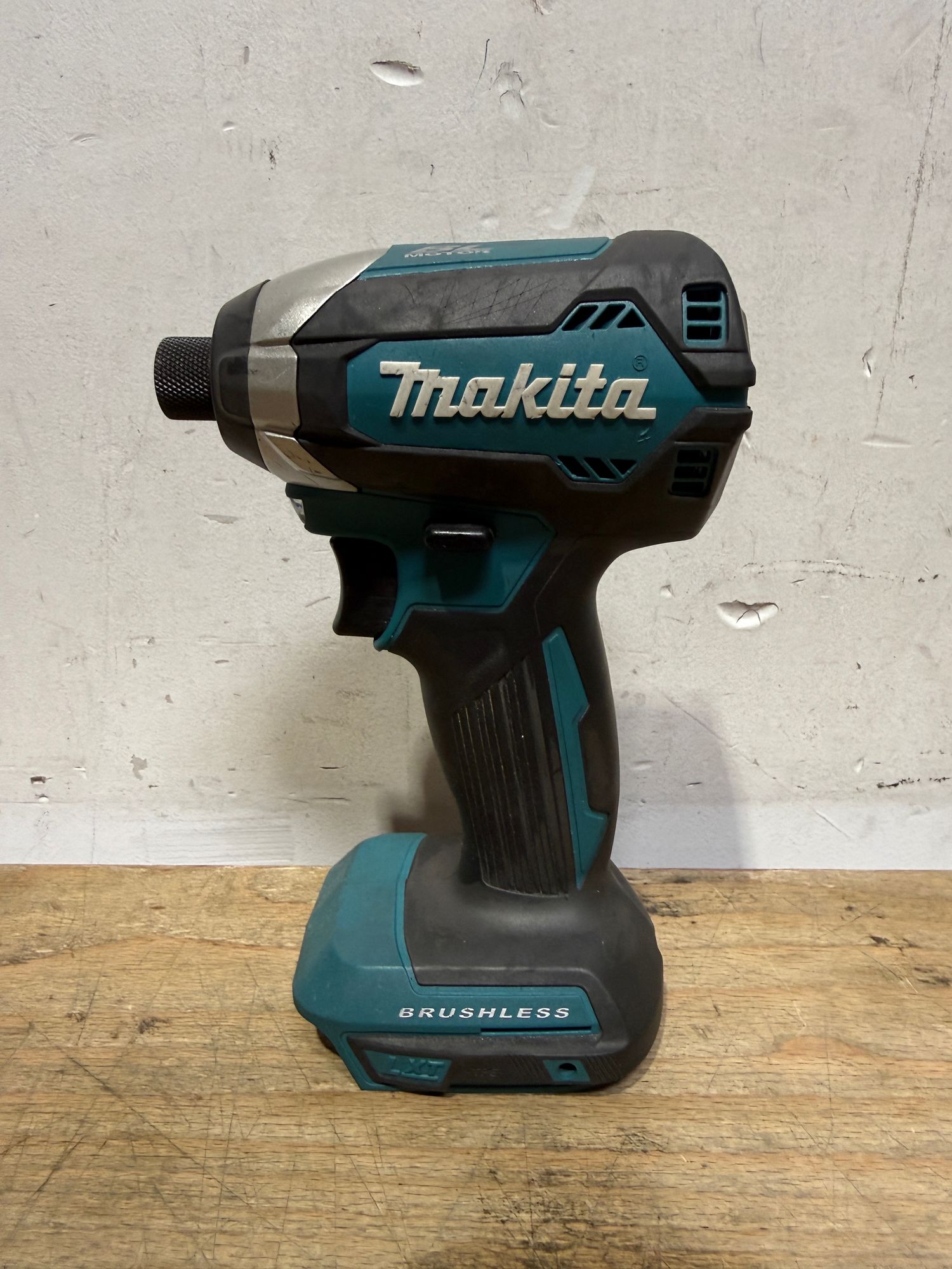 Makita DTD 153 Z Akku Schlagschrauber 18 V 170 Nm 1 4 Brushless Solo ohne Akku ohne Ladegeraet Gebraucht 1 - toolbrothers