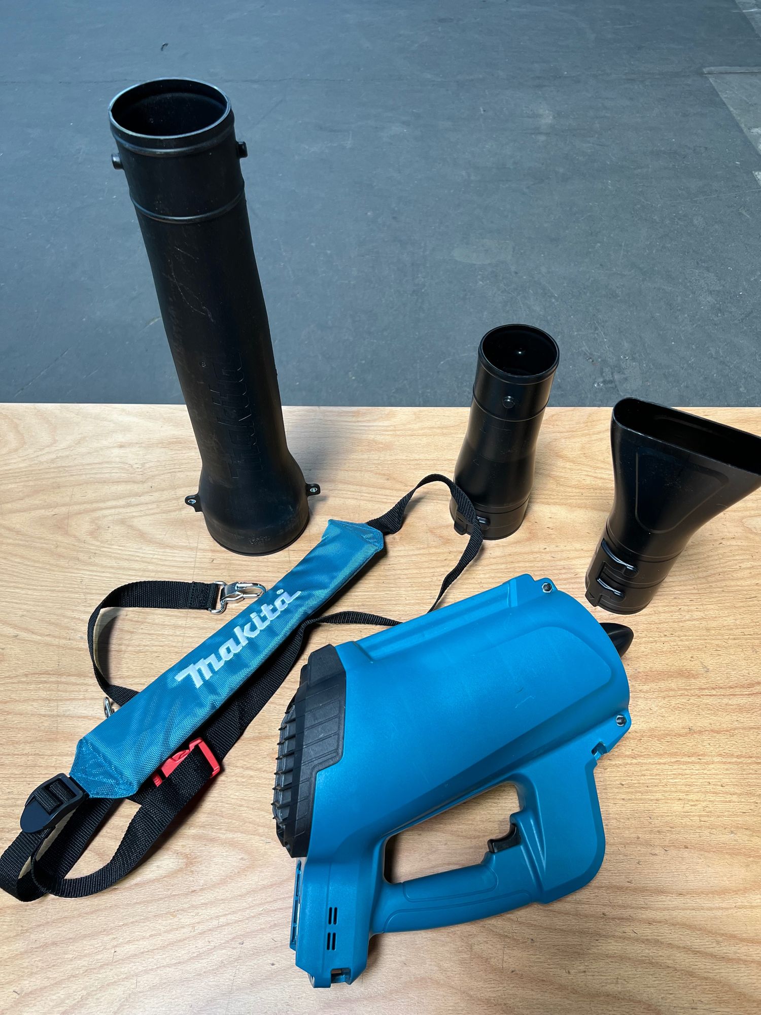 Makita DUB 184 Z Akku Geblaese 18 V Brushless Solo ohne Akku ohne Ladegeraet Reparaturgeraet 1 - toolbrothers