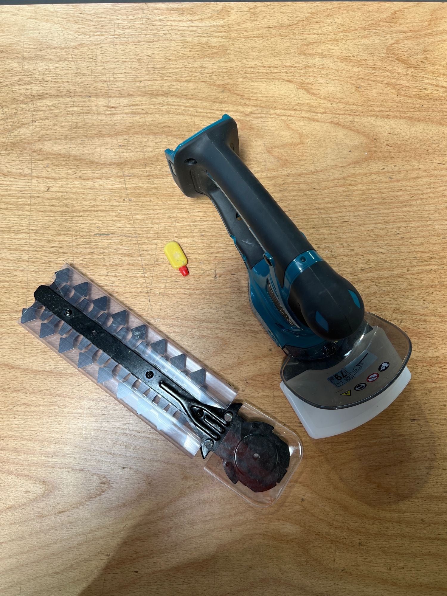 Makita DUM 111 ZX Akku Grasschere Strauchschere 18 V 11 cm Solo ohne Akku ohne Ladegeraet Reparaturgeraet 0 - toolbrothers