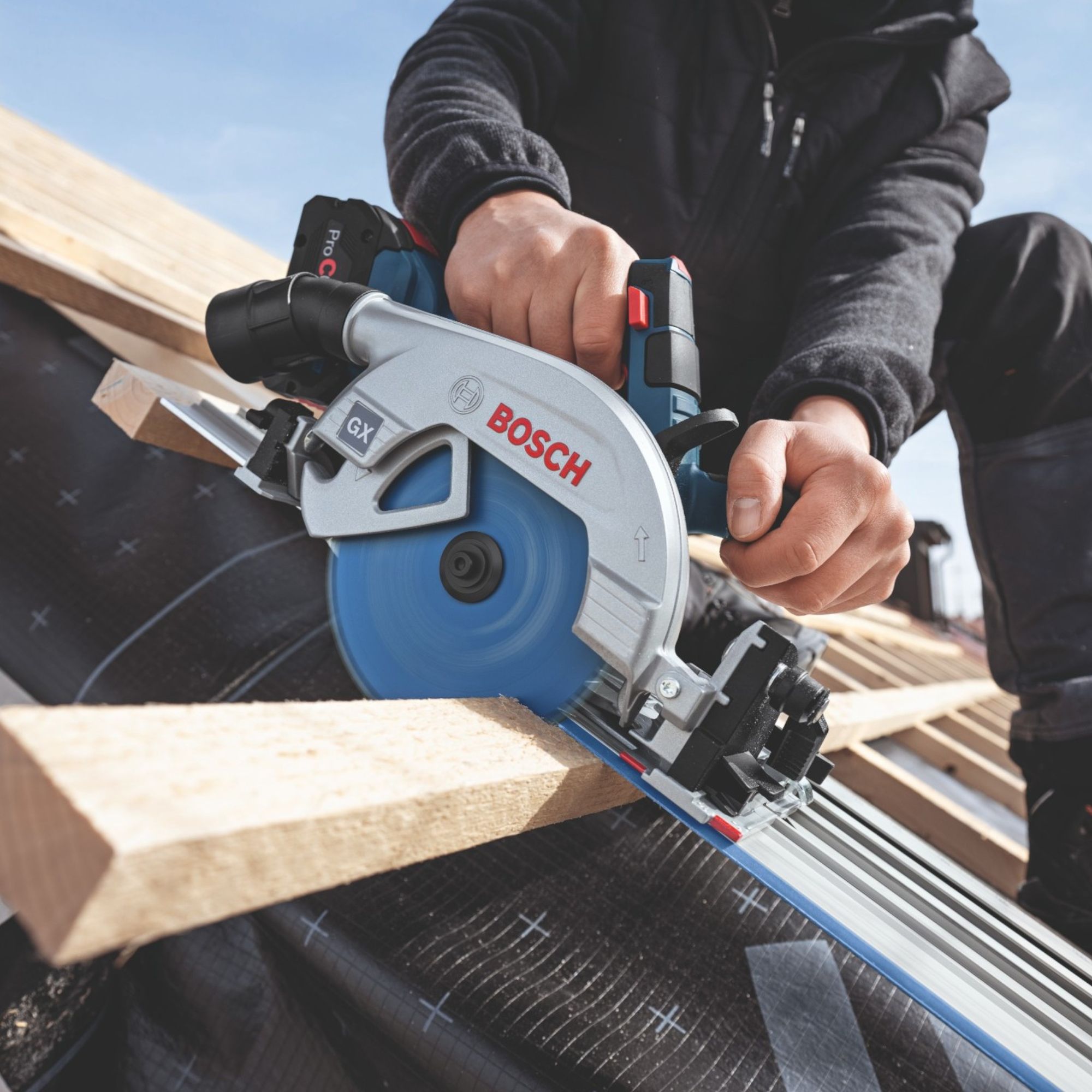 Bosch GKS 18V 57 2 GX Professional Akku Kreissaege 18 V 165 mm Brushless 2x Akku 4 0 Ah Ladegeraet Kappschiene 3 - toolbrothers
