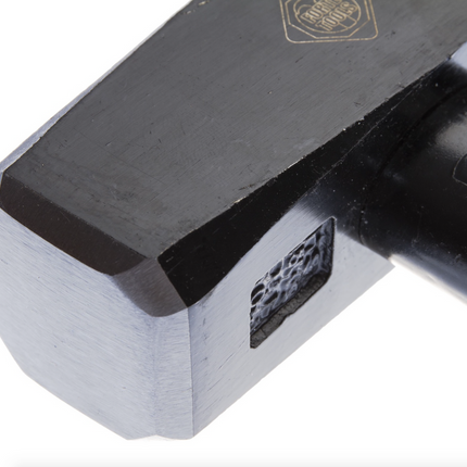 FORTE TOOLS Marteau de serrurier avec manche en bois, poids de tête 1500 g, marteau avec manche en bois, outil premium, forgé, cale double anneau, tête peinte (000051151033)