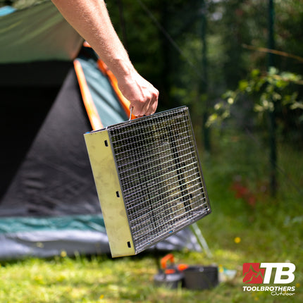Toolbrothers Outdoor portable charbon de bois inox grill set pour le camping montage sans outils 43 x 29 x 23 cm argent + couverts de grill , gants de grill & pots de grill 8 pcs.