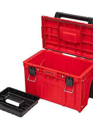 Qbrick System PRIME Cart RED ULTRA HD Możliwość sztaplowania 590 x 425 x 660 mm 37 l IP66 Udźwig 100 kg z podwójnym teleskopowym uchwytem aluminiowym